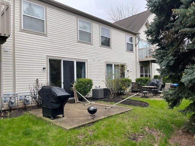 Building Photo - 2927 Stonewater Dr