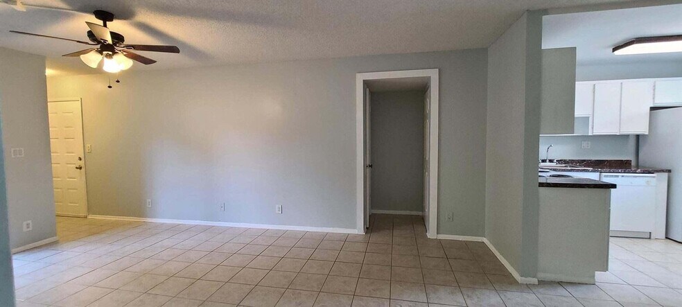 Building Photo - 701 Gardens Dr