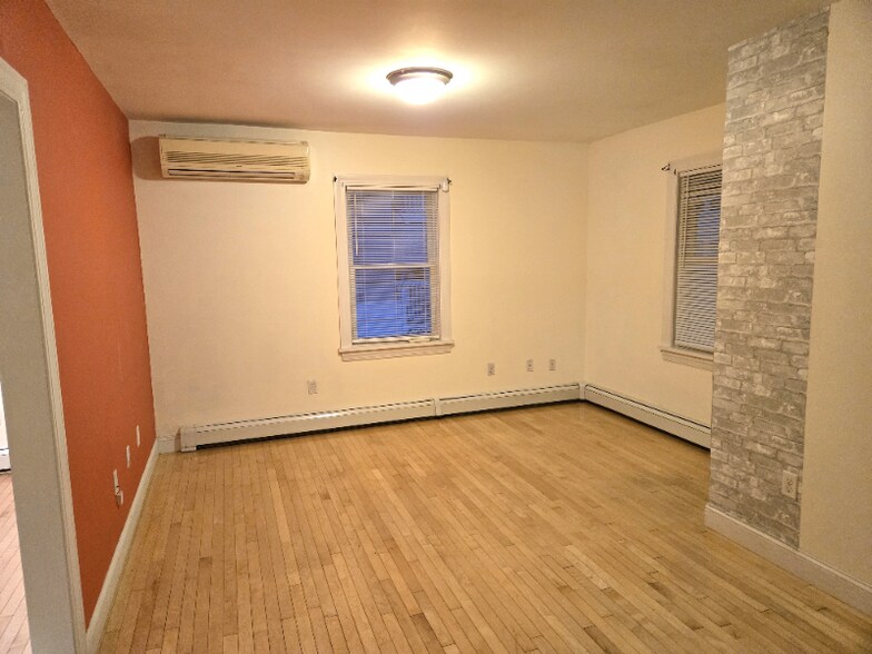 Building Photo - 41 Pine St