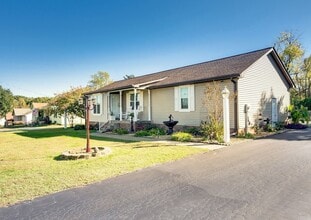 Building Photo - 808 Water View Terrace