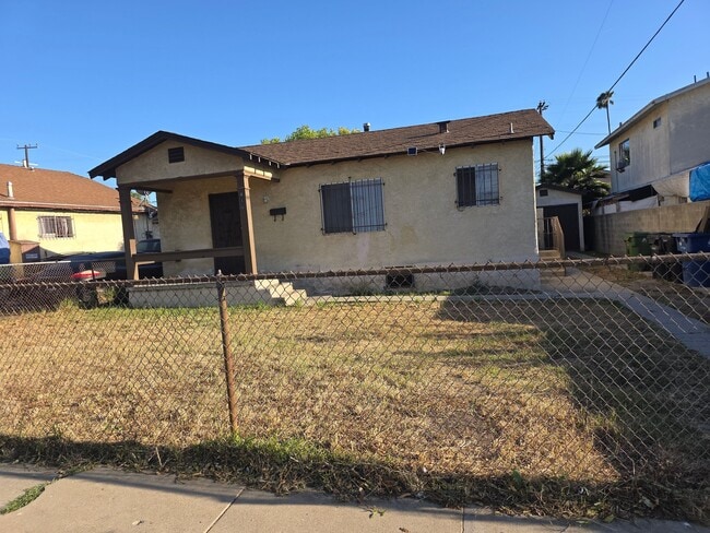 Building Photo - 416 E 115th St