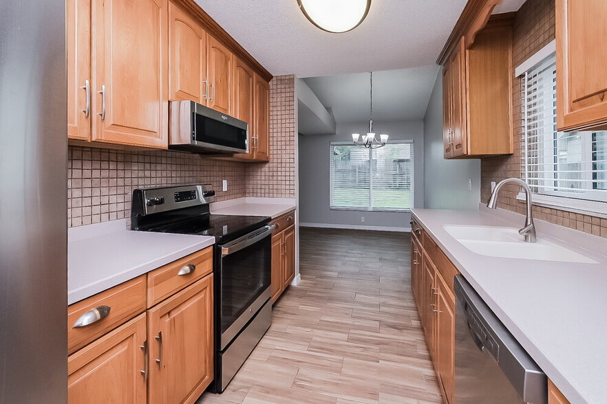 Building Photo - 1111 Tuxford Dr