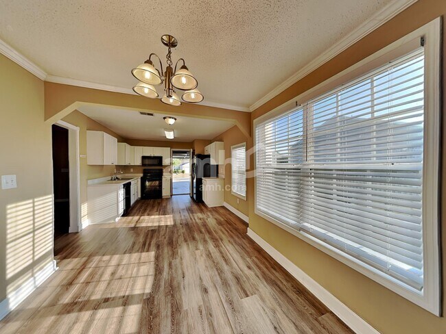 Building Photo - 208 Winding Willow Trl