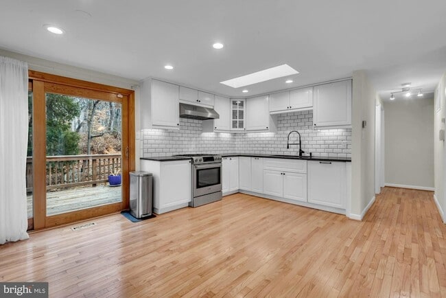 Building Photo - 8856 Youngsea Pl