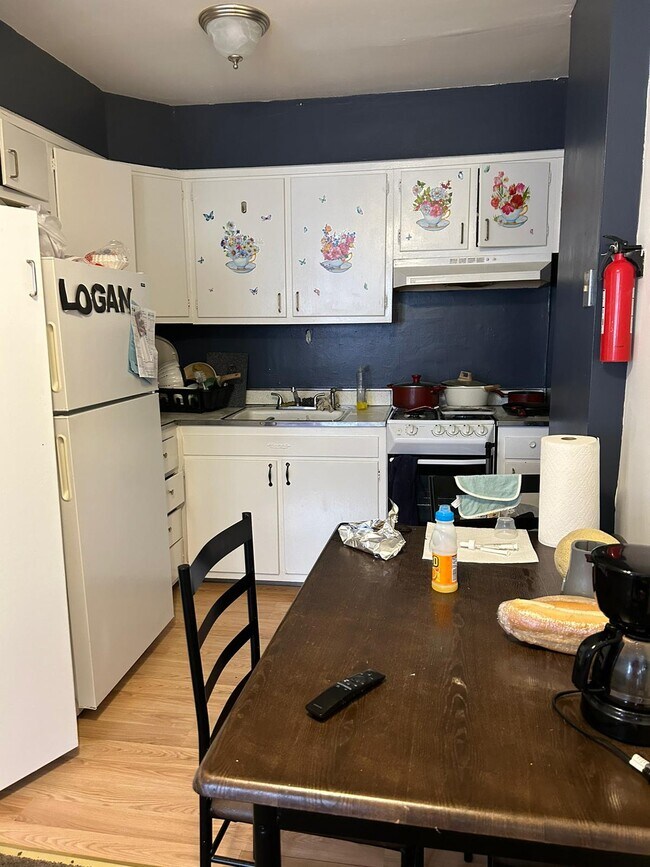 Building Photo - 156 Chestnut St