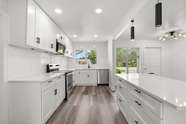 Building Photo - NEWLY RENOVATED Home For Rent in St Peters...