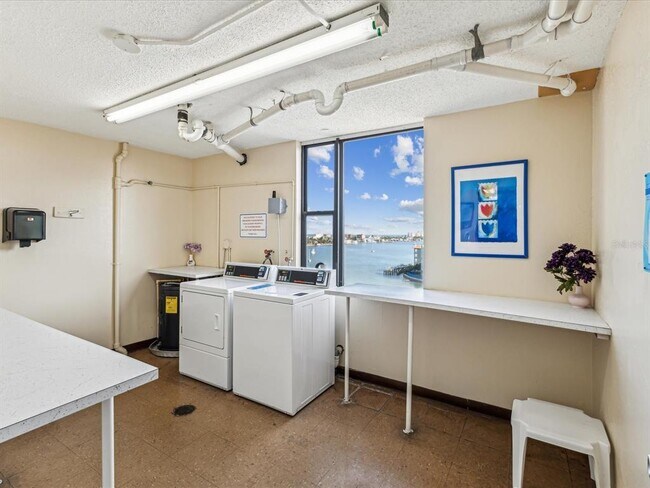 Building Photo - 255 Dolphin Point