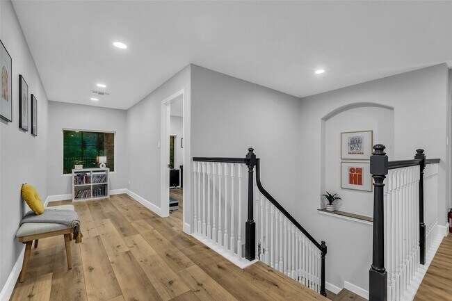 Building Photo - 211 Maple Path Pl