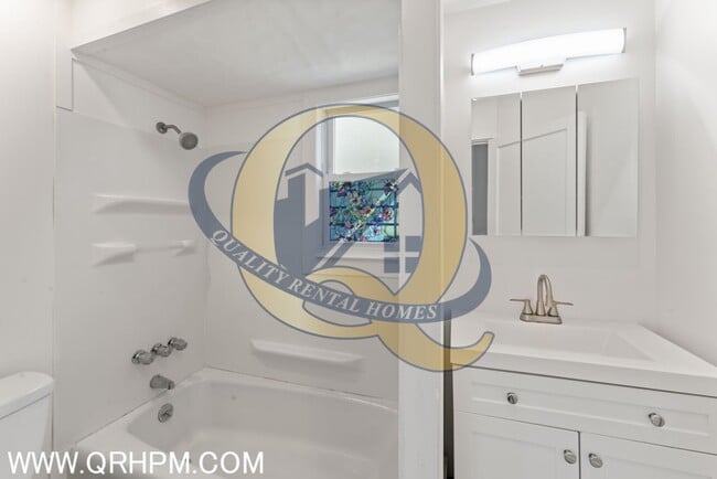 Building Photo - Available Now - 4 BEDROOMS!!!