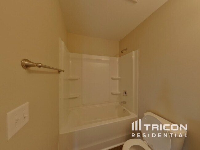 Building Photo - 1035 Lonergan Cir
