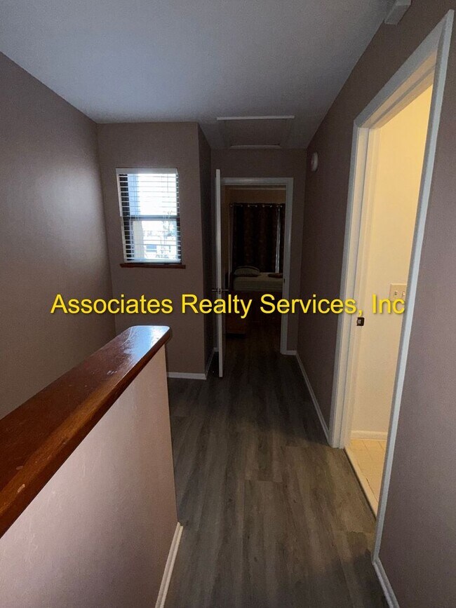 Building Photo - 2-Bedroom Condo with Dual Balconies and PO...