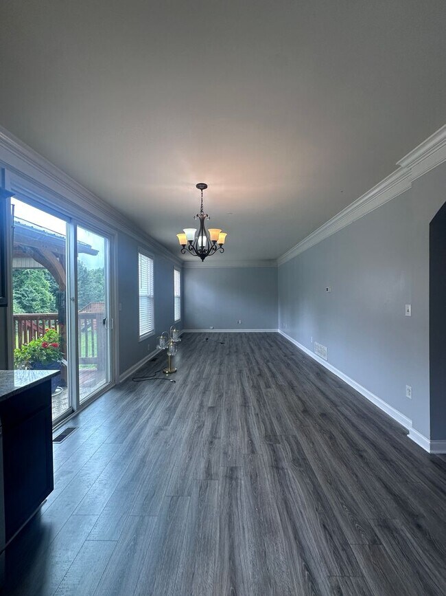 Building Photo - Bannon Crossings 3 bed, 2.5 half bath house with basement