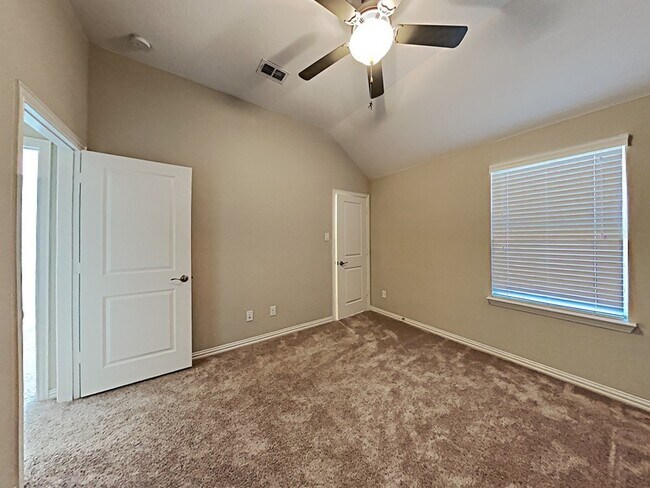 Building Photo - 1004 Indian Grass Ln