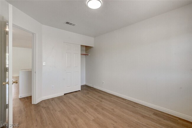 Building Photo - 1441 Iron Springs Dr