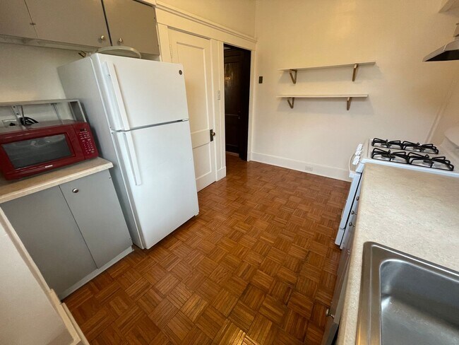 Building Photo - 6621 Church Ave