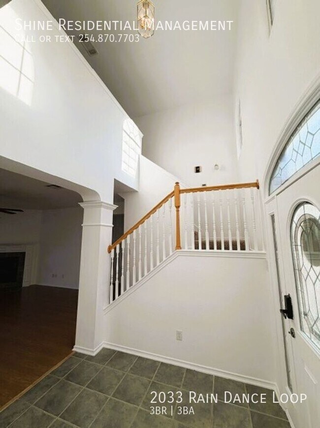 Building Photo - 2033 Rain Dance Loop