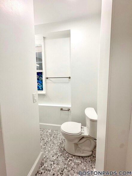 Building Photo - 137 Park Dr