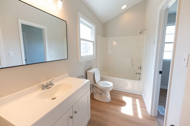 Building Photo - Updated 3 Bed 2 Bath Home in Greensboro