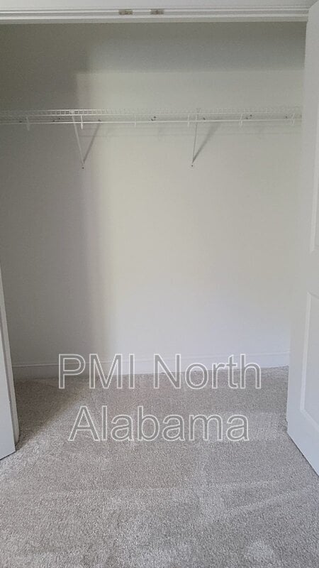 Building Photo - 130 Creekmound Dr