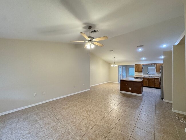 Building Photo - $300 OFF A MONTH OF RENT! Lovely, Spacious 2 Bedroom, 2 Bathroom Home in Sebring!!