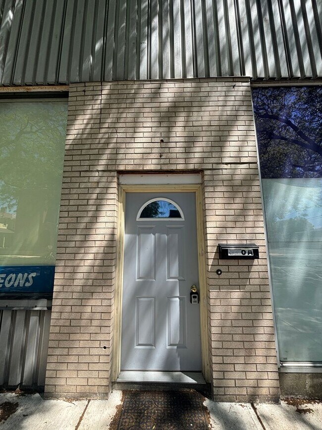 Building Photo - 326 S Broad St