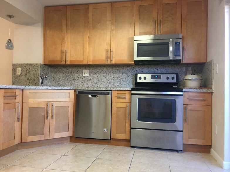 Building Photo - 7799 SW 102nd Ln