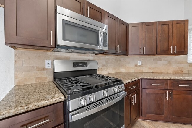 Building Photo - 3126 Lakefield Way