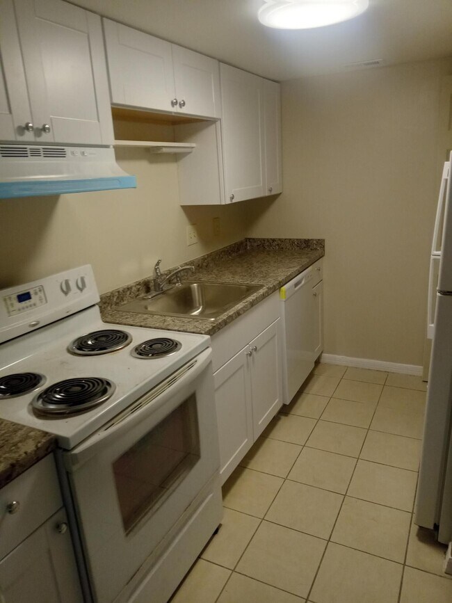 Building Photo - 2810 Stoneway Ln