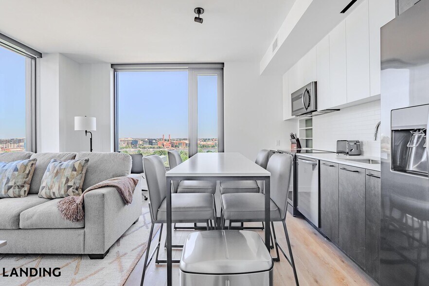 Building Photo - 632 Howard Rd SE