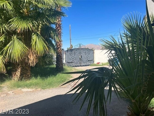 Building Photo - 4425 Sunflower Ave