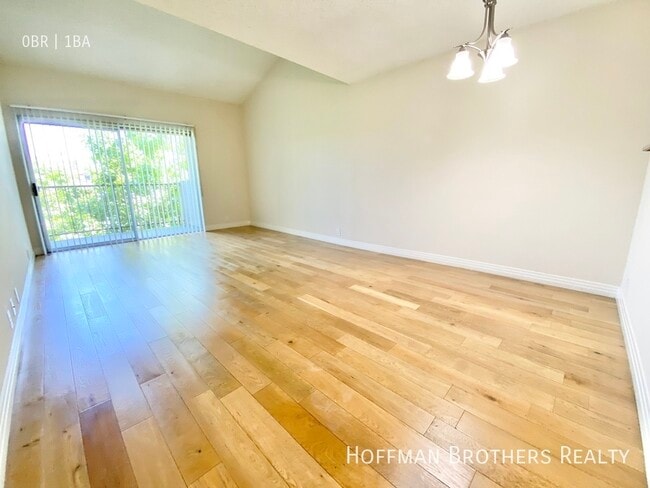 Building Photo - 957 S Gramercy Pl