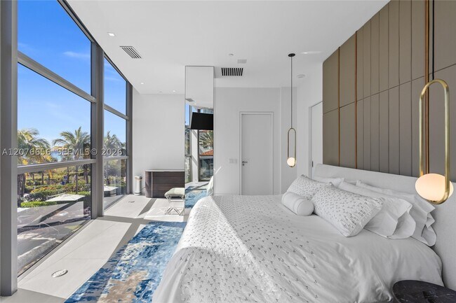 Building Photo - 5875 Collins Ave