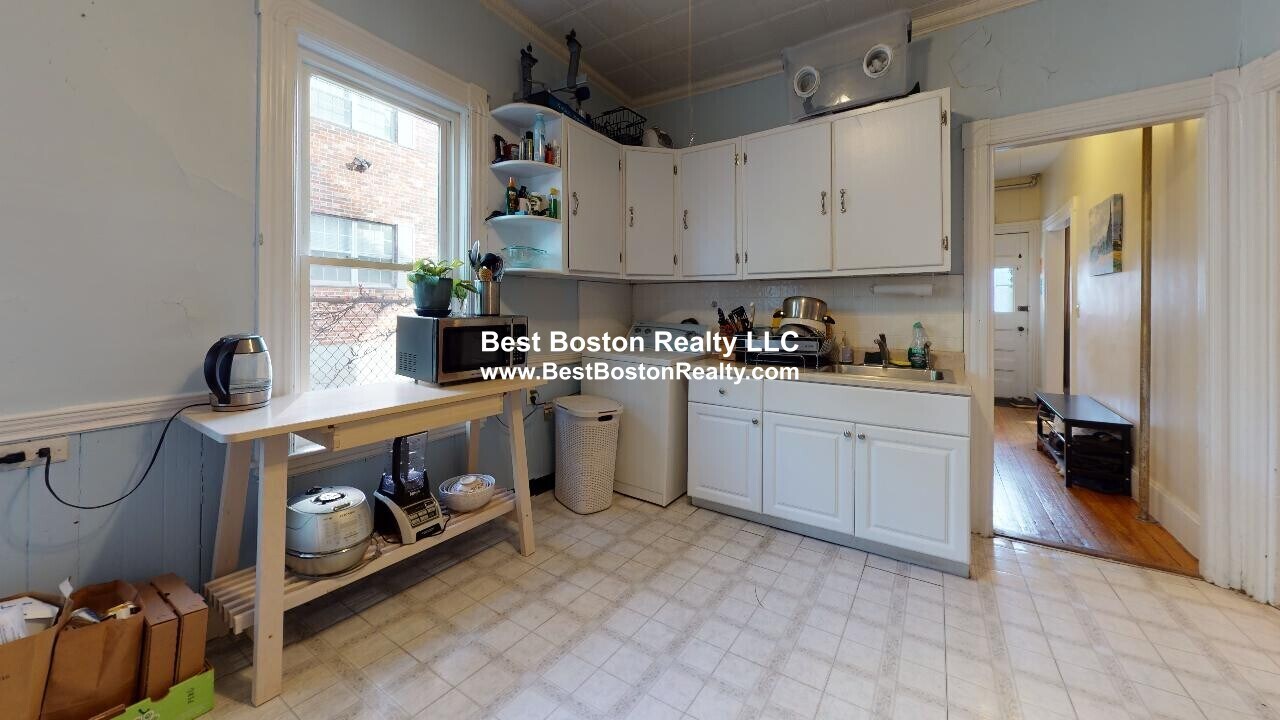 Building Photo - 289 Summer St