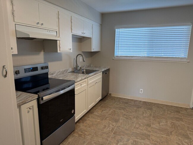 Building Photo - Well-maintained 2-bedroom, 1-bath duplex unit in West San Jose!