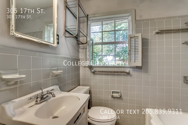 Building Photo - 305 17th St