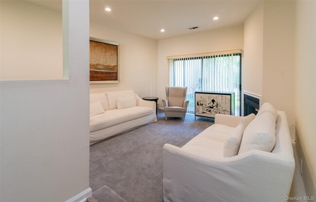 Building Photo - 327 N Greeley Ave