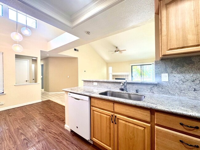 Building Photo - 6436 Buena Vista Dr