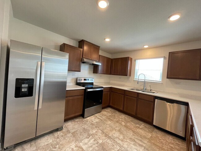 Building Photo - 4 Bdrm Home in Legend Heights, NBTX