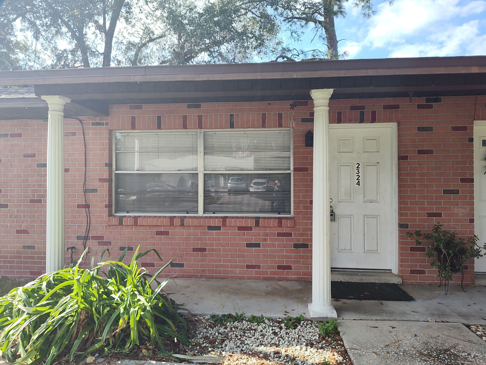 Building Photo - 2324 S Sandburg Pt