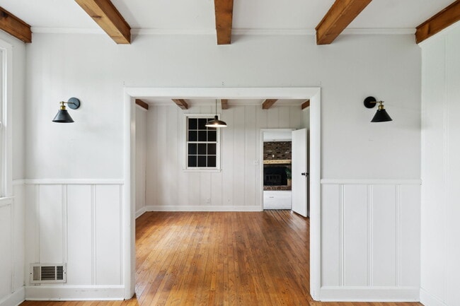 Building Photo - 1155 Ridge Hill Rd