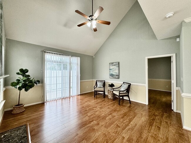 Building Photo - READY NOW!! End-Unit Loft-Style Condo w/1s...