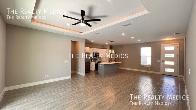 Building Photo - 265 Hyacinth Ct