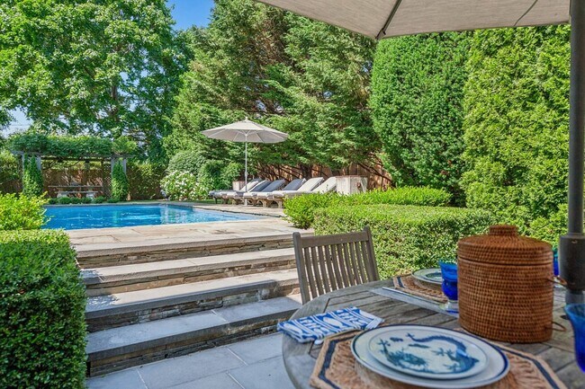 Building Photo - 35 Harris Ln