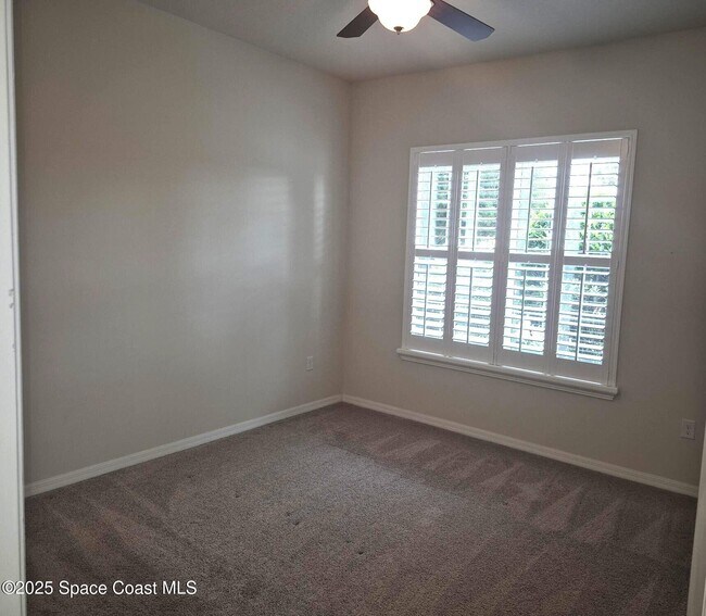 Building Photo - 3325 Sedge Dr