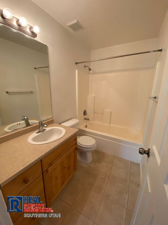 Building Photo - Lexington Hills Townhome