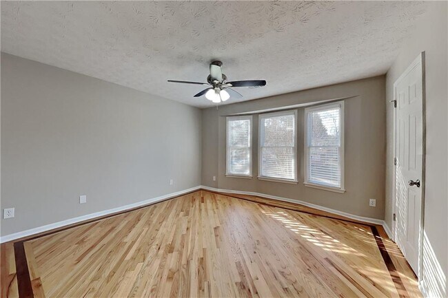 Building Photo - 3676 Victoria Dr