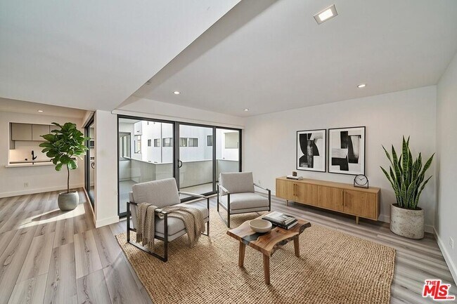 Building Photo - 137 S Maple Dr