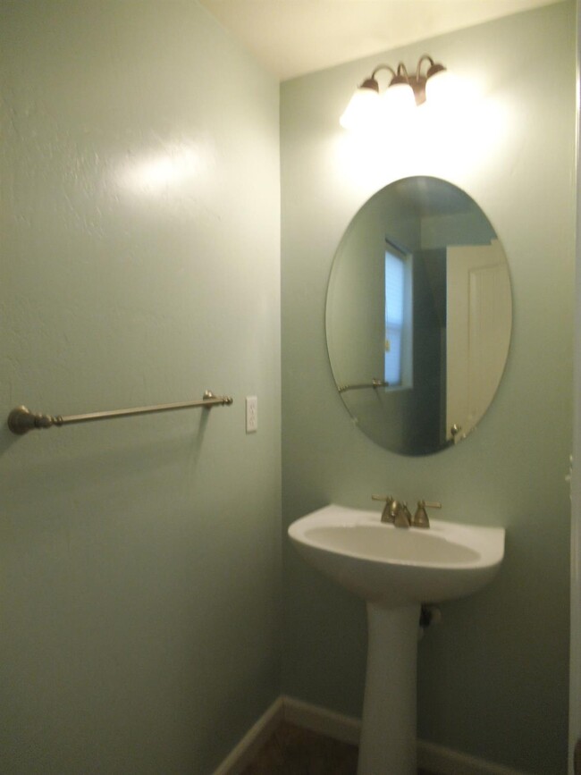 Building Photo - 887 Lemieux Ln