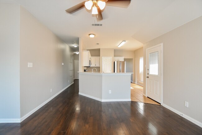 Building Photo - 911 Walters Dr