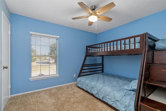 Building Photo - 9942 Villa Verde Dr